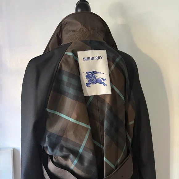 Burberry Bradford Belted-Waist Reversible Trench Coat - Picture 14 of 16